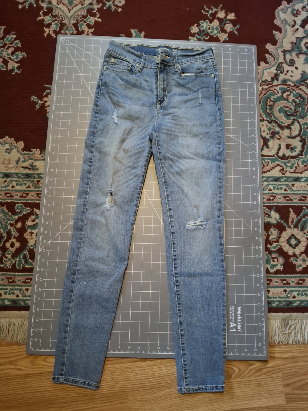 DENIZEN Levi's High Rise Jegging Jeans Distressed Light Wash Size 12 CFD086